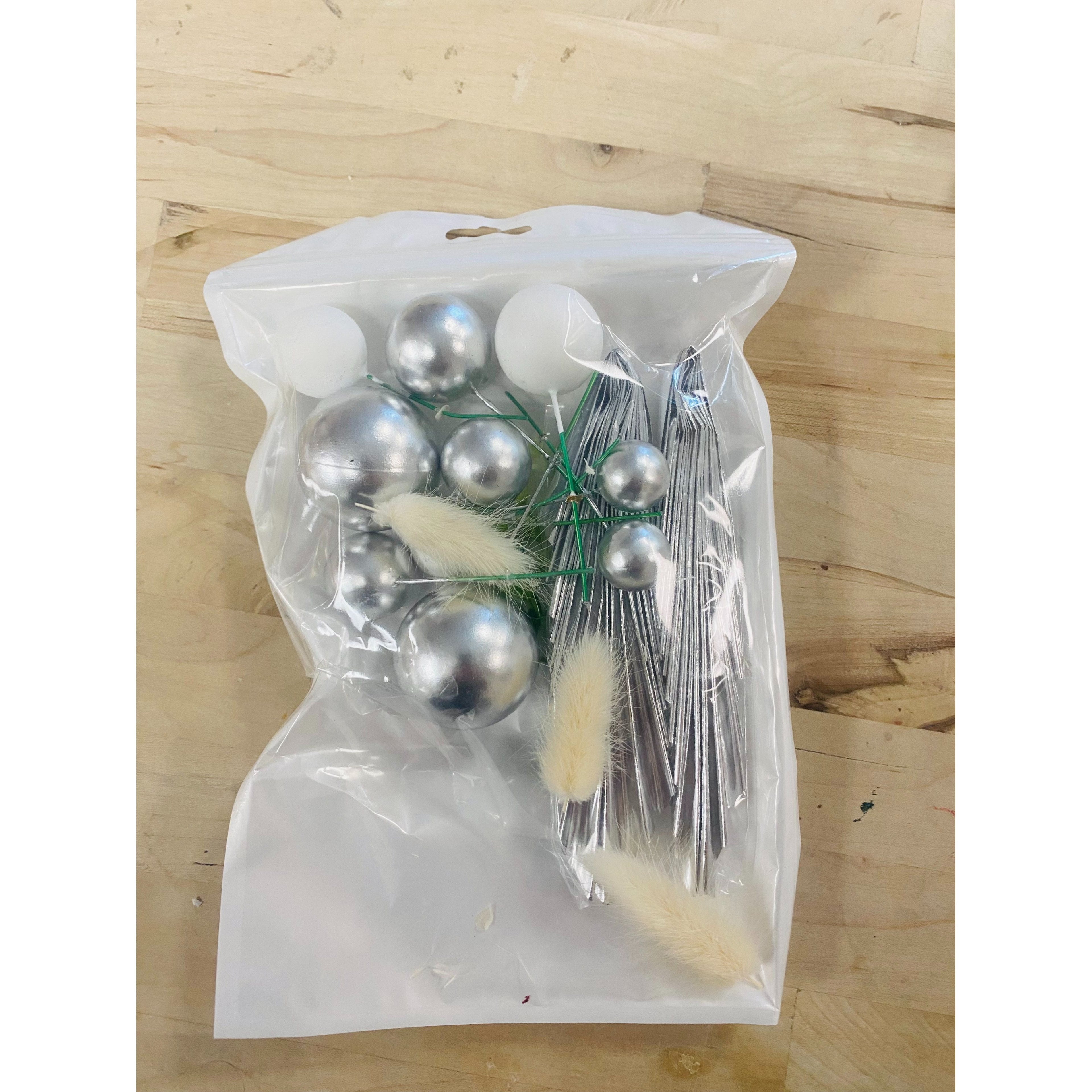 Cake Topper Balls with Palm Leaves