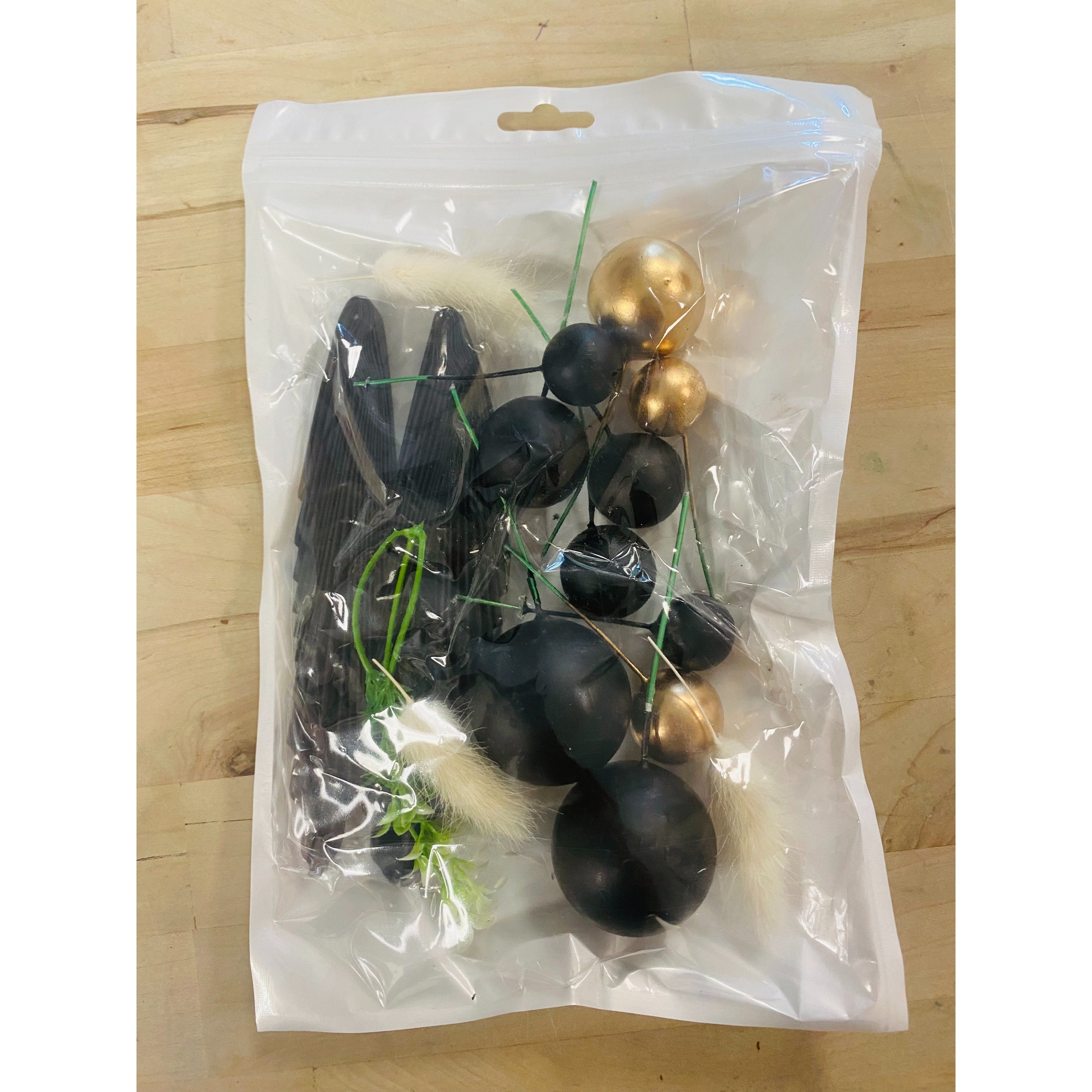 Cake Topper Balls with Palm Leaves