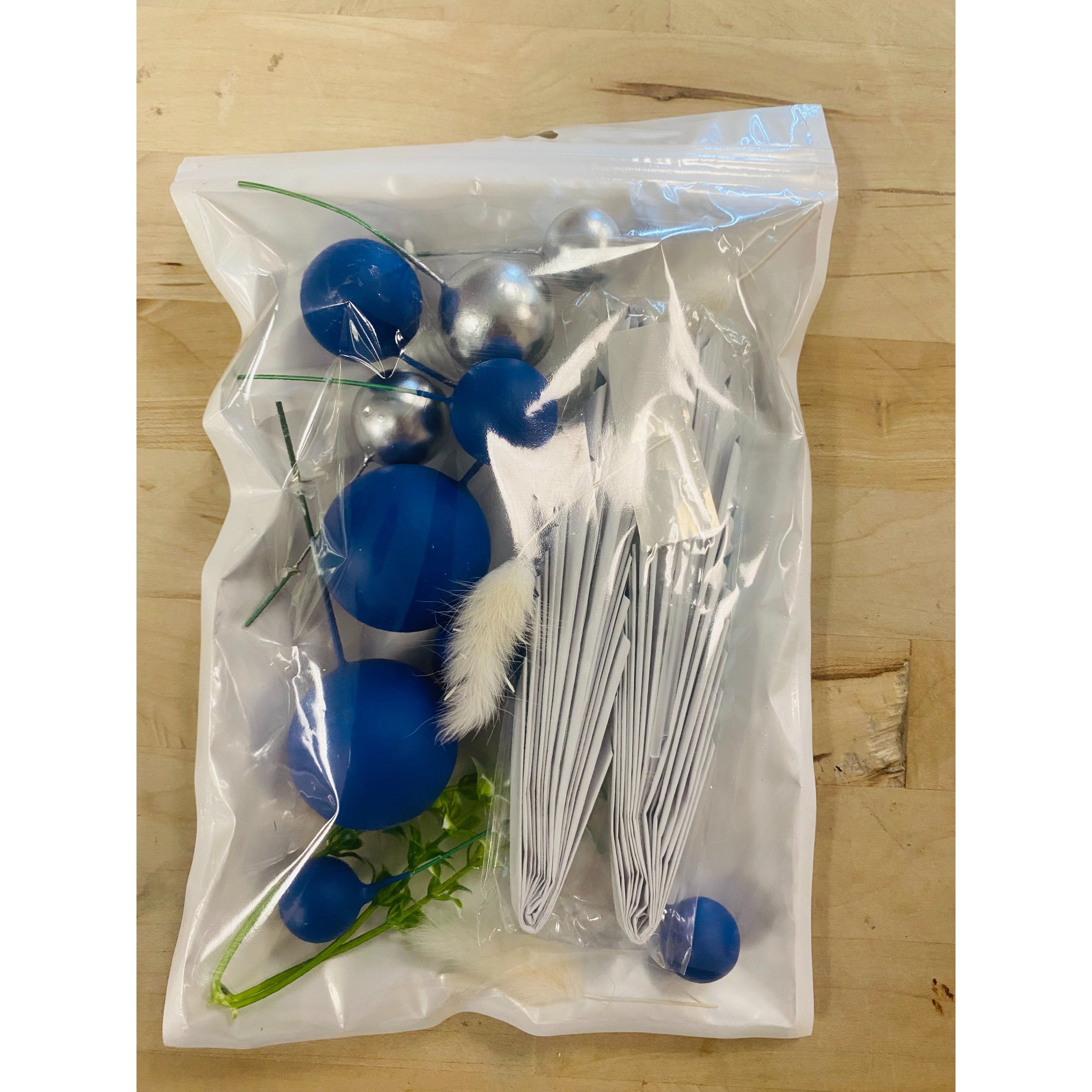 Cake Topper Balls with Palm Leaves