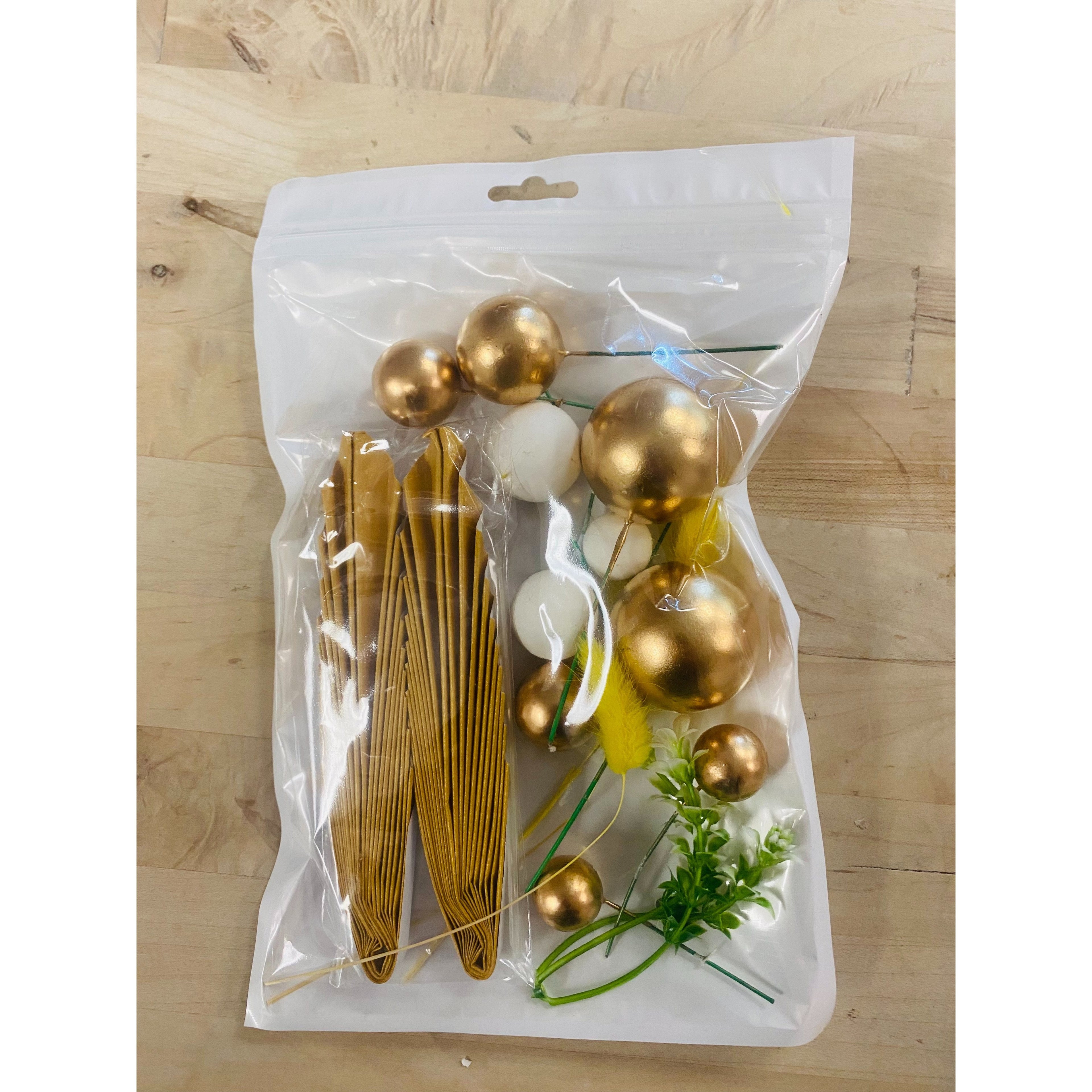 Cake Topper Balls with Palm Leaves