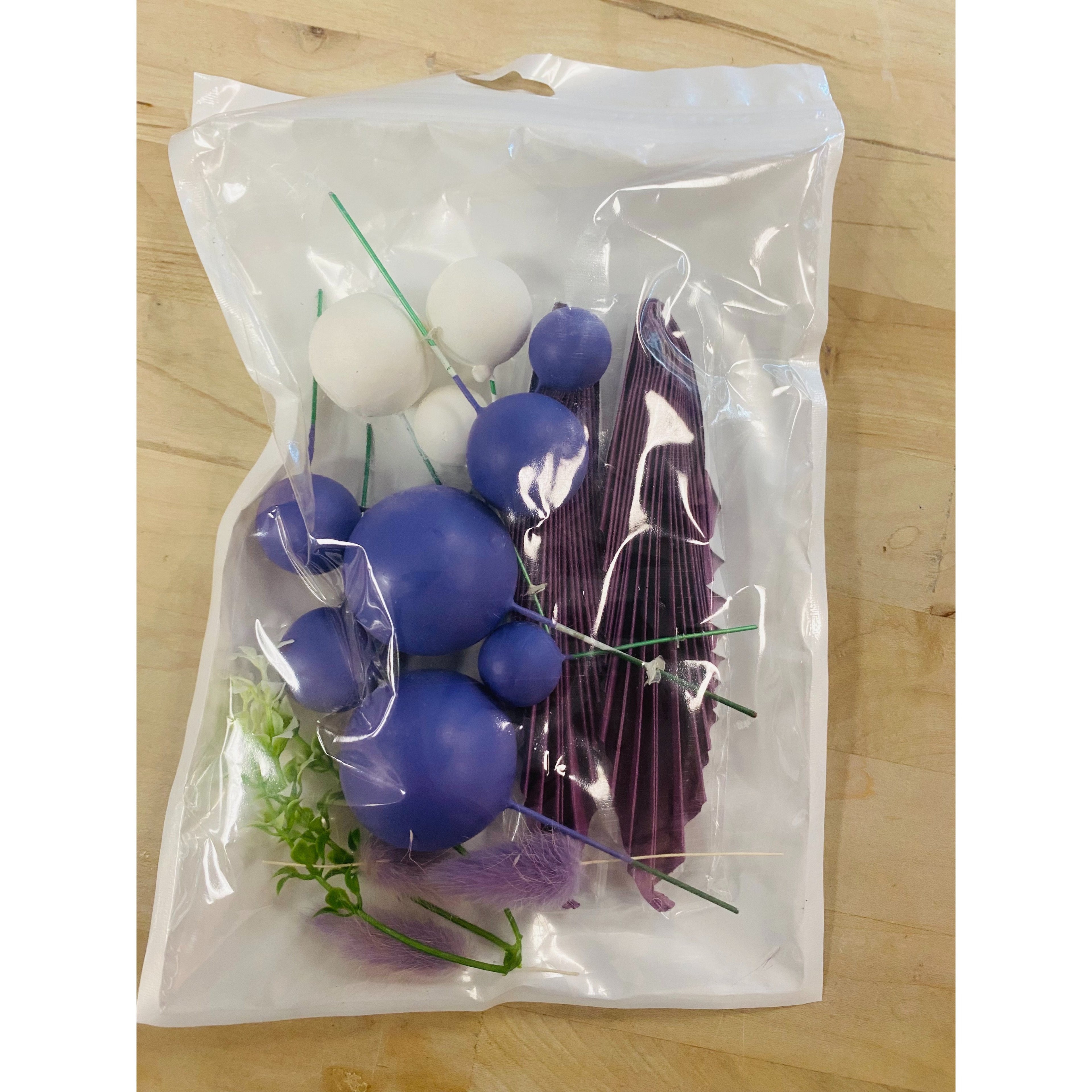 Cake Topper Balls with Palm Leaves